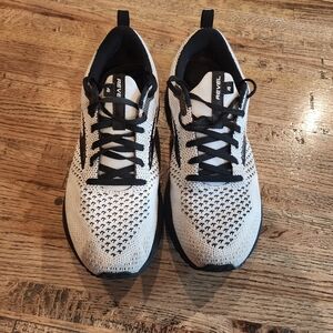 Brooks Revel Women’s Running Shoes White and Black